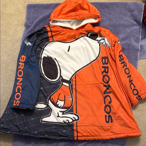 Snoopy Broncos Hooded oversized Sweatshirt - Picture 1 of 2